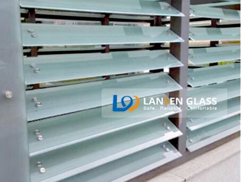 LOUVER GLASS